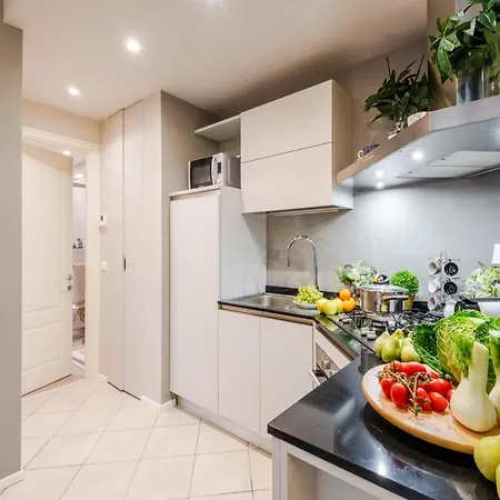 Stylish Retreat With Garden & Parking 아파트 루카