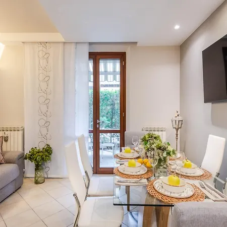 Stylish Retreat With Garden & Parking *