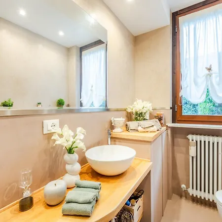 Stylish Retreat With Garden & Parking *