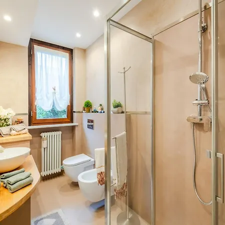 Stylish Retreat With Garden & Parking 아파트 루카