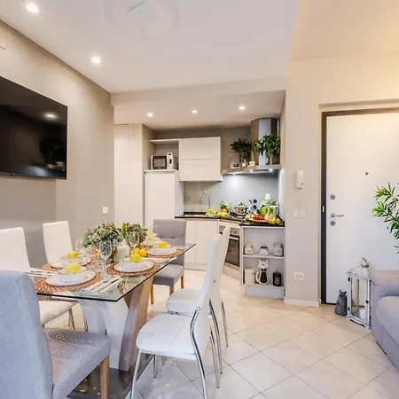 Stylish Retreat With Garden & Parking * 루카