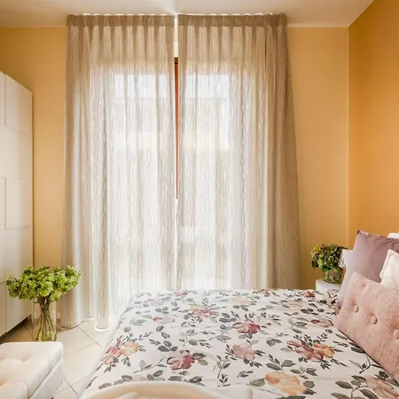 Stylish Retreat With Garden & Parking 아파트 루카